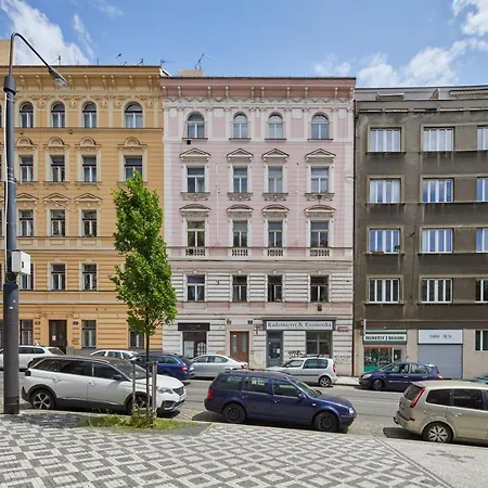 Days - Open-plan Duplex With Corner Bath And Netflix In Vinohrady דירה פראג