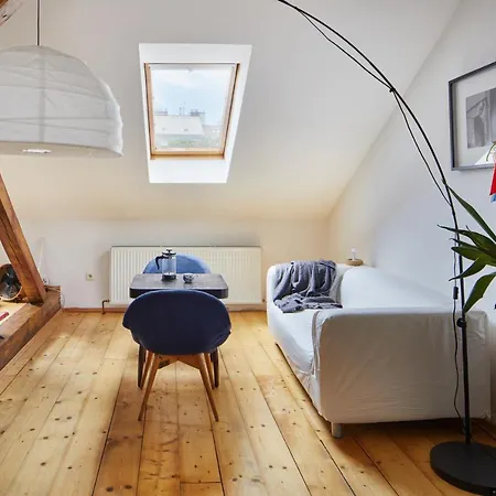 Apartamento Days - Sunlit Attic Loft In Vinohrady *
