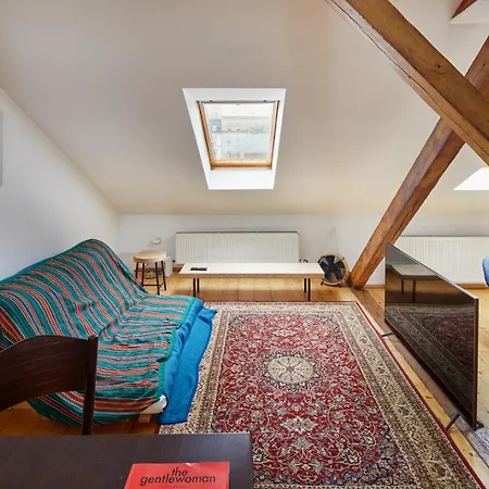 Days - Sunlit Attic Loft In Vinohrady * Praga