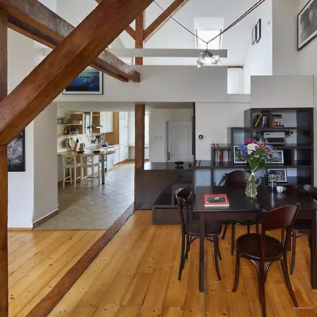 Apartamento Days - Sunlit Attic Loft In Vinohrady *