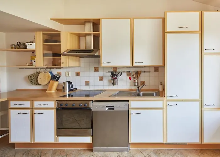 Days - Open-plan Duplex With Corner Bath And Netflix In Vinohrady Praga