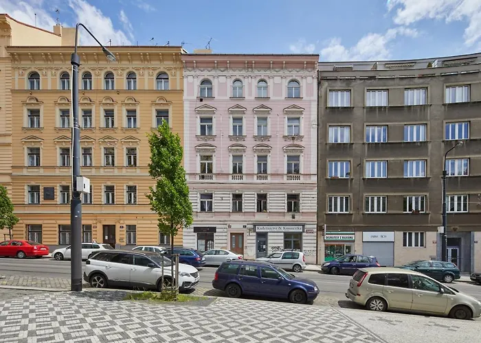 Days - Open-plan Duplex With Corner Bath And Netflix In Vinohrady Apartament Praga