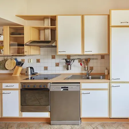 Days - Open-plan Duplex With Corner Bath And Netflix In Vinohrady Прага