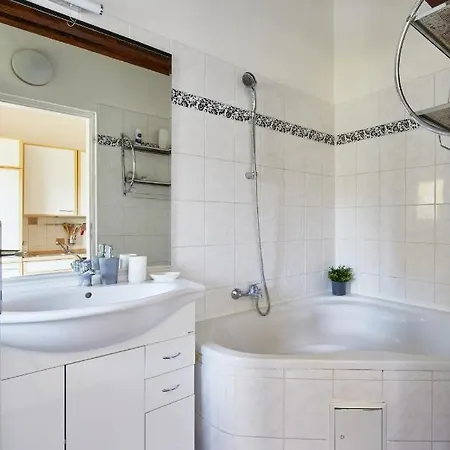 Апартаменты Days - Open-plan Duplex With Corner Bath And Netflix In Vinohrady Прага